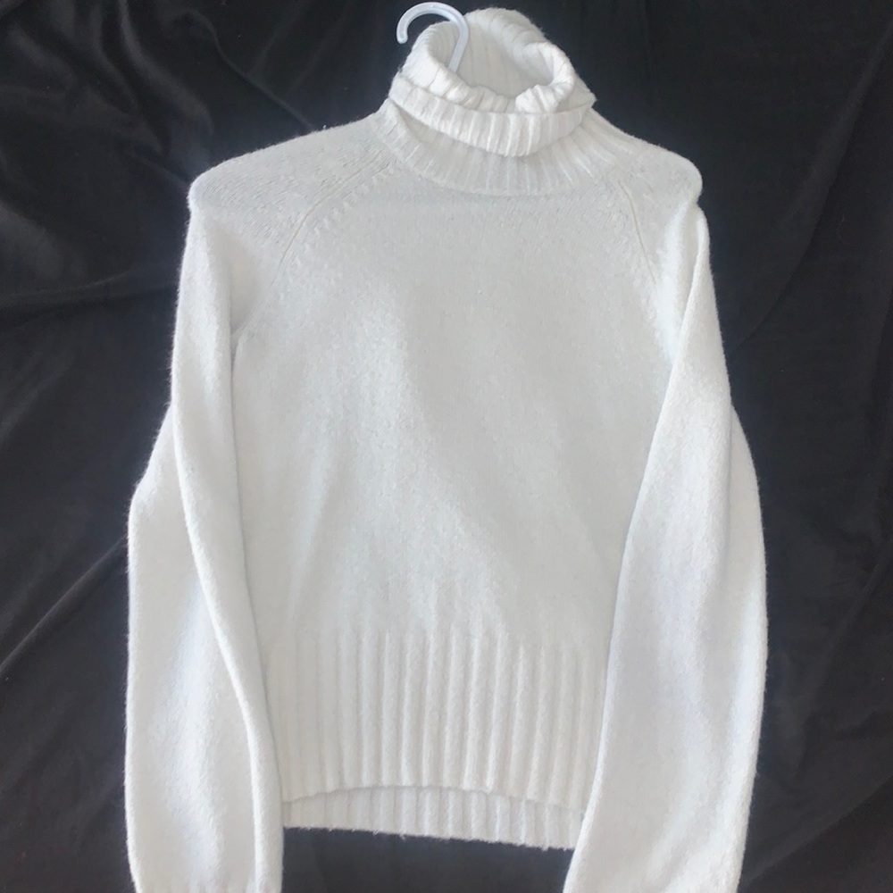 Women’s White Gap Turtleneck